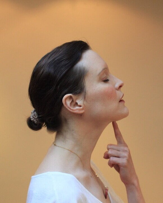 Say goodbye to dull skin: here is Sylvie Lefranc's guide on face yoga
