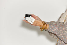 Laden Sie das Bild in den Galerie-Viewer, Surya x Muse & Heroine - The Love Mask Limited - Edition
