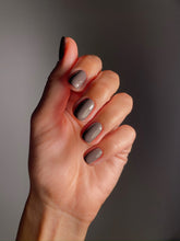 Cargar imagen en el visor de la galería, Nail Polish 15ml -  Taupe Lustré