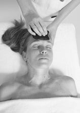 Laden Sie das Bild in den Galerie-Viewer, FACE |Yin Your Skin Sculpting & Defining Gua Sha Facelift by Katja Kokko | 80 MIN