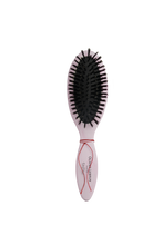 Laden Sie das Bild in den Galerie-Viewer, THE PERFECT TRAVEL CARE BRUSH - PINK
