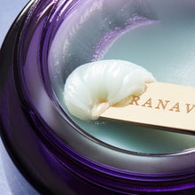 Laden Sie das Bild in den Galerie-Viewer, LOTUS Cleansing Balm
