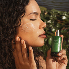 Laden Sie das Bild in den Galerie-Viewer, REFINING LOTUS GEL SERUM-CRÈME
