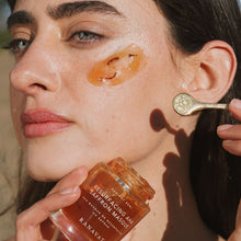 Laden Sie das Bild in den Galerie-Viewer, RADIANT RANI Resurfacing AHA Saffron Masque
