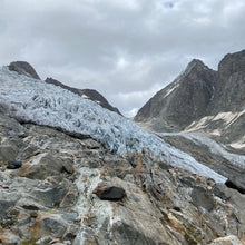 Load image into Gallery viewer, BE EARTH CRYSTAL DIFFUSER 120 gr + BE EARTH ESSENTIAL OIL 30 ml